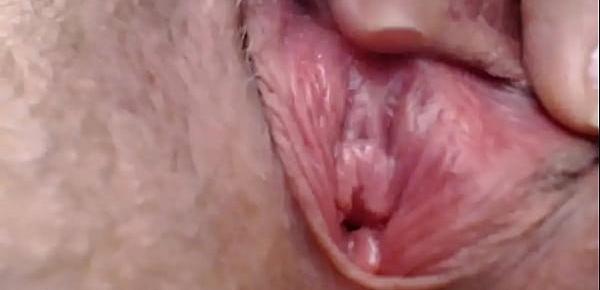 amateur big clit rubbing orgasm in closeup webcam
